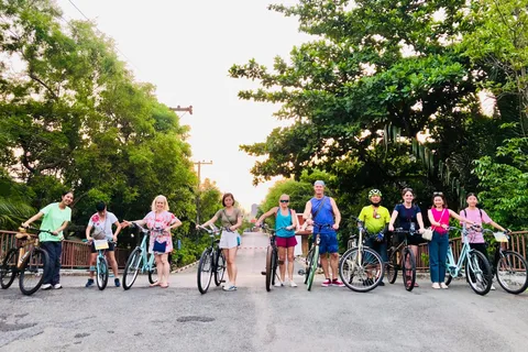Cykling i den offentlige park i Bangkok
