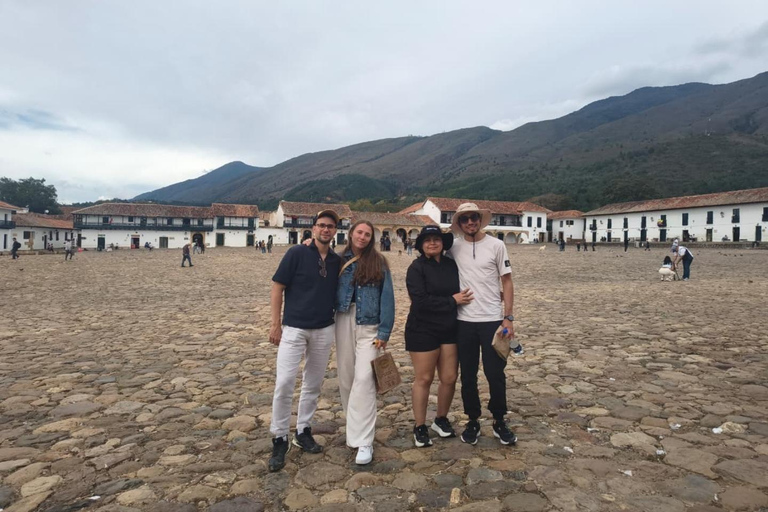 From Bogotá: Discover Villa De Leyva, museums, and Ráquira.