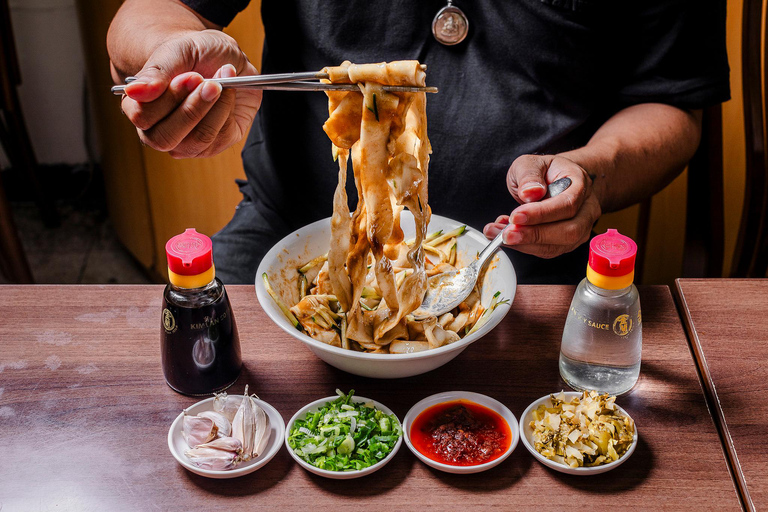 Taipei: Formosa Flavours Food Tour with 12+ Tastings