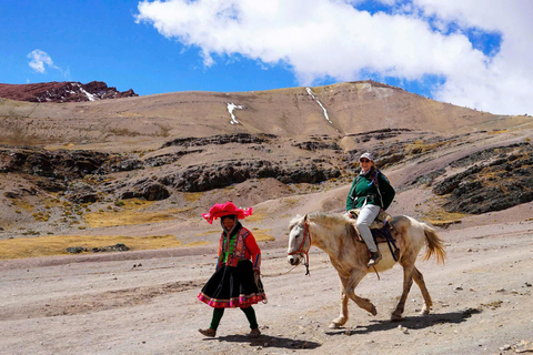 Cusco: Montagna Arcobaleno e Valle Rossa Giornata con guida e pasti