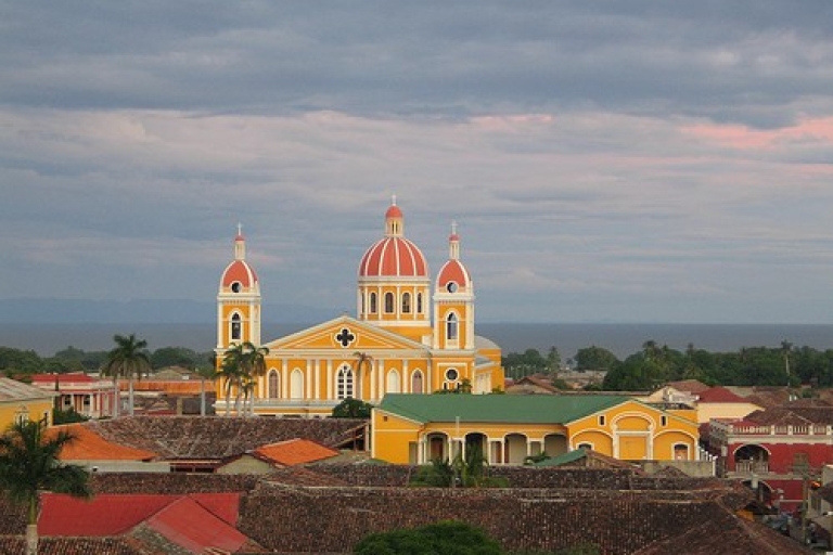 Granada: koloniale paardenkoets Granada en wandeltochtGranada stadsrondleiding van 3 uur: het juweel van Nicaragua