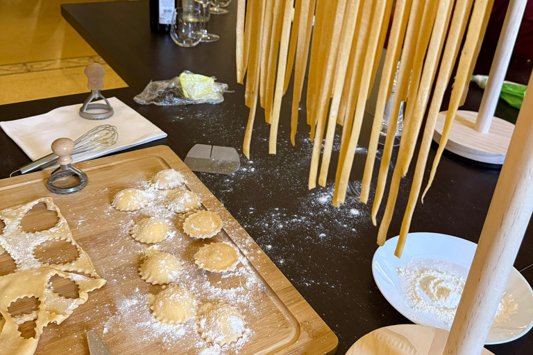 Segredos napolitanos: aula de massa e tiramisù para amantes da gastronomiaSegredos Napolitanos: Aula de Massa e Tiramisù para quem curte comida