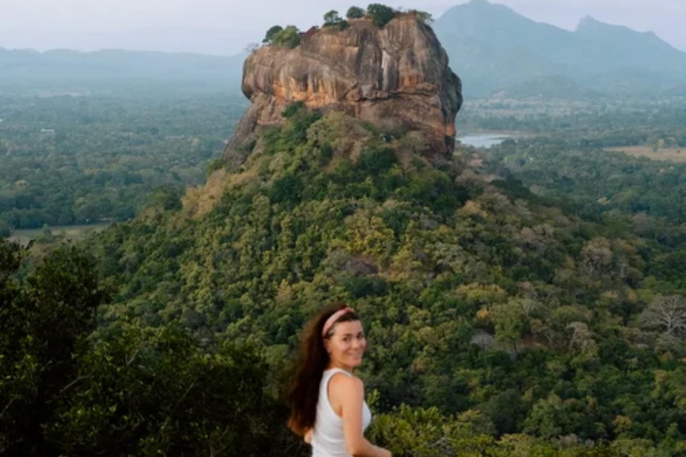 From Colombo: Dambulla, Sigiriya, and Jeep Safari Day Trip