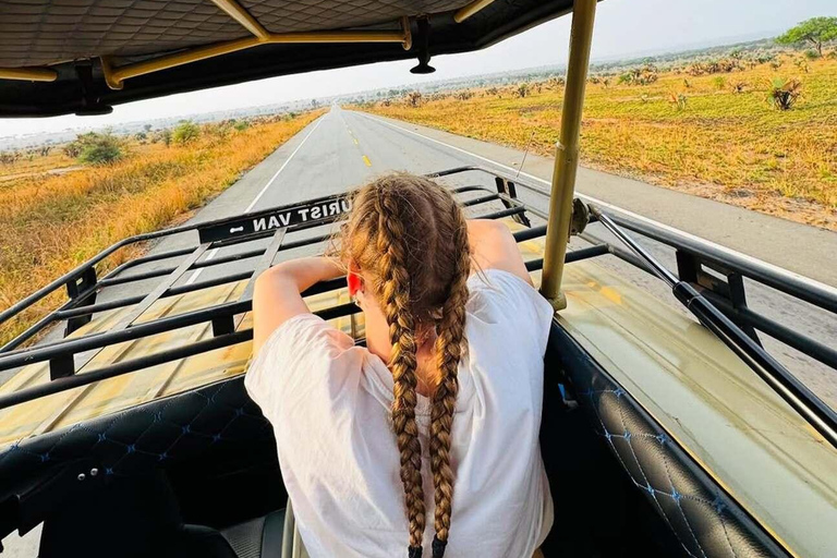From Kampala: Queen Elizabeth & Lake Mburo 4-Day Safari