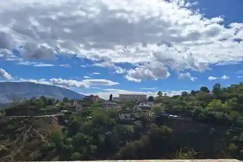 Gjirokastra: Guided City Tour with Castle and Skenduli House