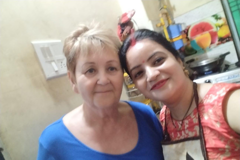 Corsi di cucina a Varanasi con Indu e ShobhaCorsi di cucina a Varanasi con Indu e Shobha alle 15:00