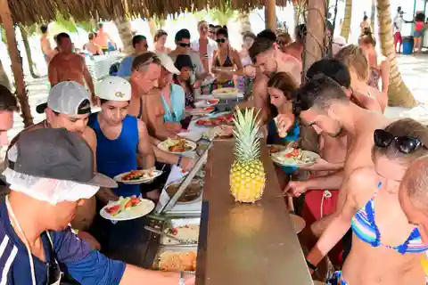 Bavaro: Saona Island Speedboat Tour with Open Bar
