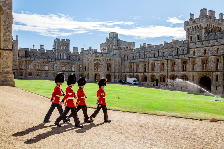 Londres : Excursion d'une journée au château de Windsor, à Stonehenge et à BathVisite avec entrée à Stonehenge