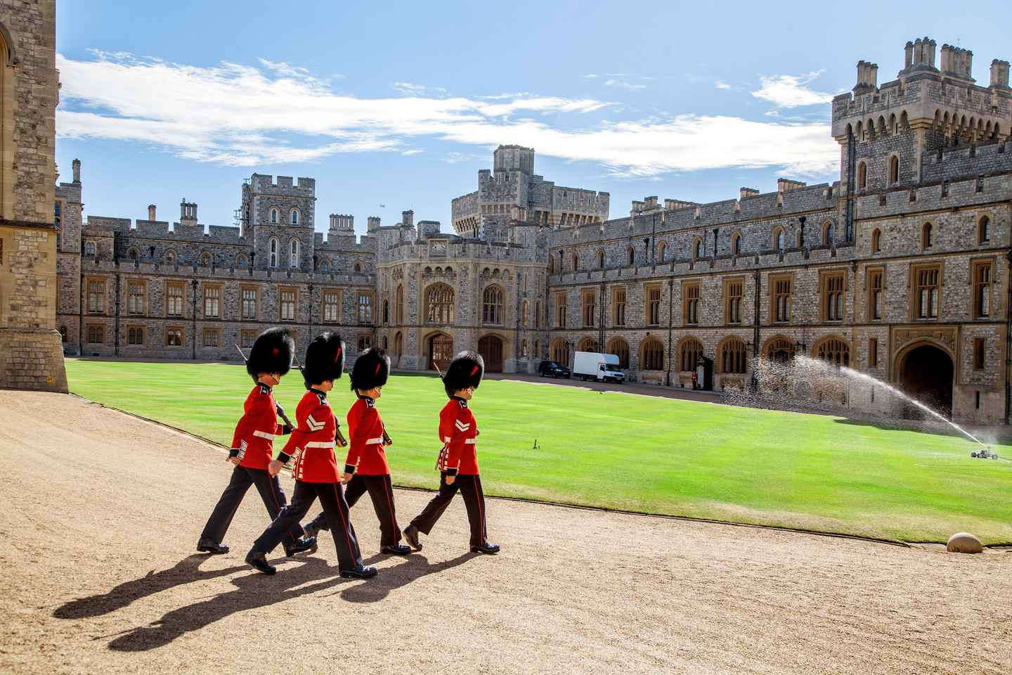 London: Windsor Castle, Stonehenge, and Bath Day Trip - Tour with Entry to Stonehenge