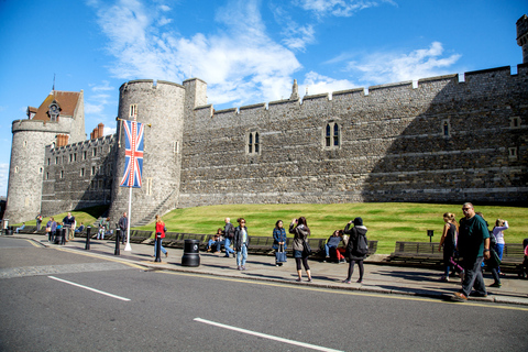 Londres : Excursion d'une journée au château de Windsor, à Stonehenge et à BathVisite avec entrée à Stonehenge