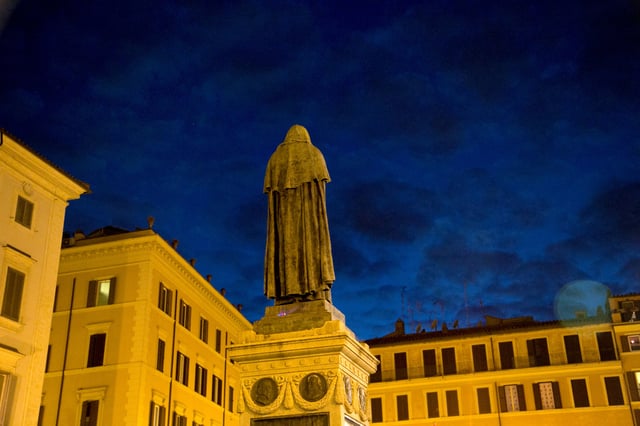 Roma: tour a piedi tra fatti, leggende e misteri