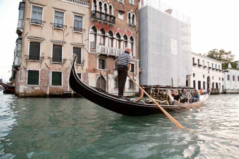 Venice: Walking Tour and Shared Gondola Ride