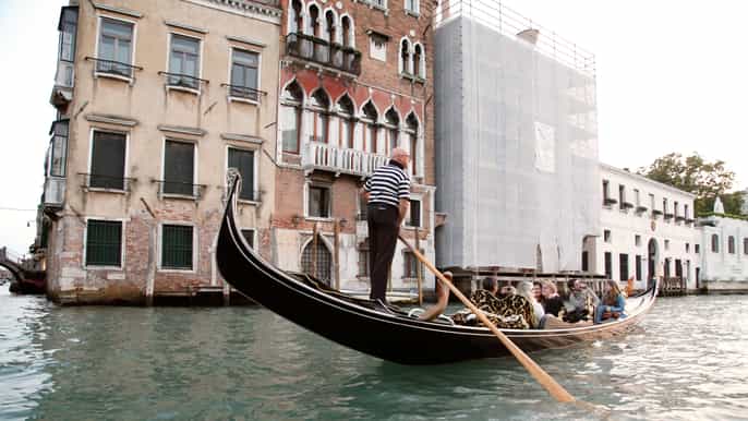 venice walking tour and shared gondola ride