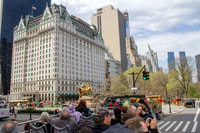 NYC, Guided Hop on Hop Off Bus met twee attracties - Housity