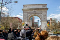 NYC, Guided Hop on Hop Off Bus met twee attracties - Housity