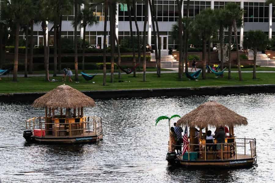Tampa Bay: Tiki Cruise durch die Innenstadt von Tampa. Foto: GetYourGuide