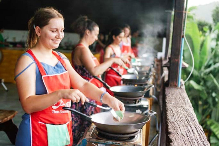 Corso di cucina tailandese di mezza giornata ad Ao Nang, Krabi