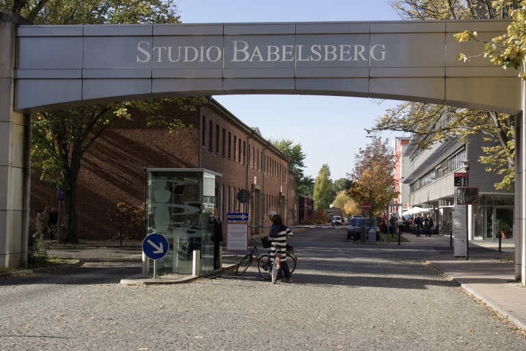 Potsdam-Babelsberg: Recorrido de 5 horas "Historia del cine" en autobús VWVisita privada