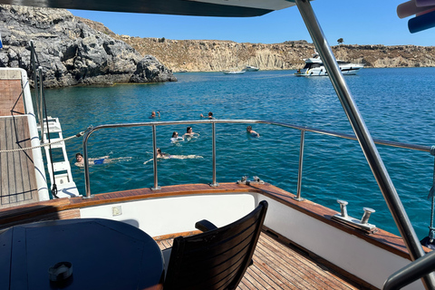 Kolympia : croisière d&#039;une journée en yacht avec transfert, repas et boissons