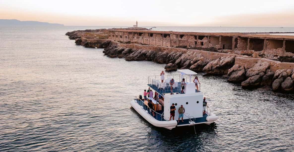 Afbeelding 0 van Taormina: Siciliaanse aperitief & zonsondergang op een catamaran met 2 verdiepingen