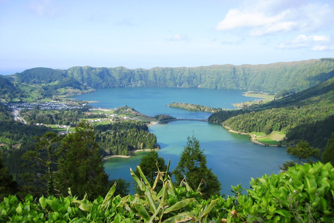 Excursión de un día a Sete Cidades Azores en 4x4 desde Ponta DelgadaSete Cidades Azores Tour compartido de un día en 4x4