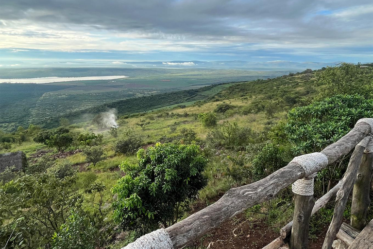 Recorrido de caza de los 5 Grandes y acampada en el pico más alto de Akagera