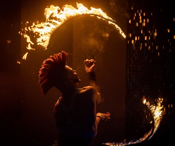Brighton: Cabaret Carnaval Show Ticket en Maaltijd