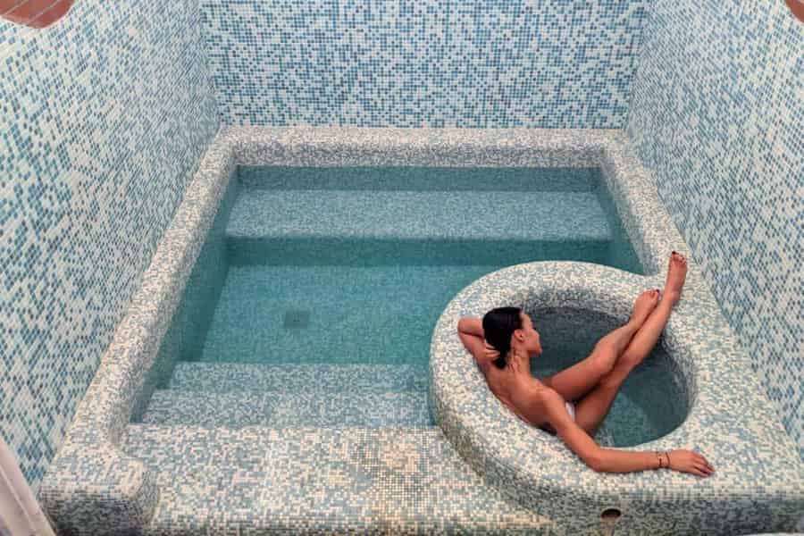 Tiflis: Luxuriöses Schwefelbad-Ritual mit Abholung und Wein. Foto: GetYourGuide