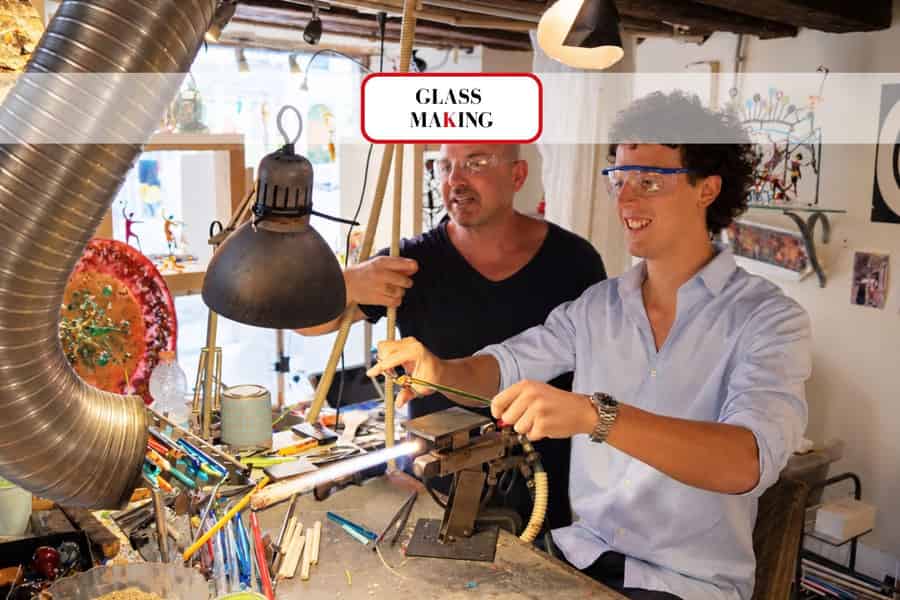 Erschaffe dein Glaskunstwerk: Privatunterricht mit einem lokalen Kunsthandwerker. Foto: GetYourGuide Erschaffe dein Glaskunstwerk: Privatunterricht mit einem lokalen Kunsthandwerker. Foto: GetYourGuide