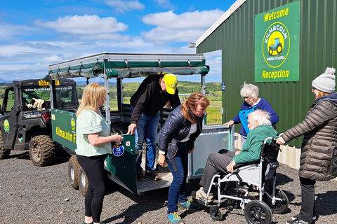 Glasgow: Highland Cow Trailer Tour with home baking
