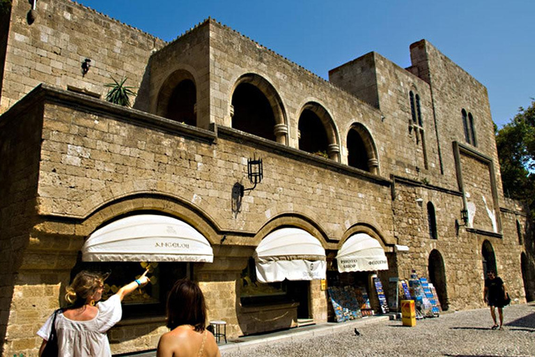 Rodas: Búsqueda del Tesoro Privada en la Ciudad Medieval con Paradas para Comer