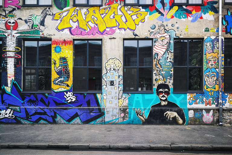 Tbilisi: Street Art and Graffiti Guided Walking Tour In Russian - Small Shared Group Tour