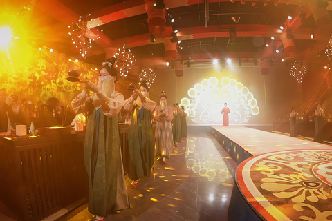 Chengdu: Shuguo Banquet with Hanfu Costume & Makeup Row 2 Only Meal （Plz to book 3 days in advance）