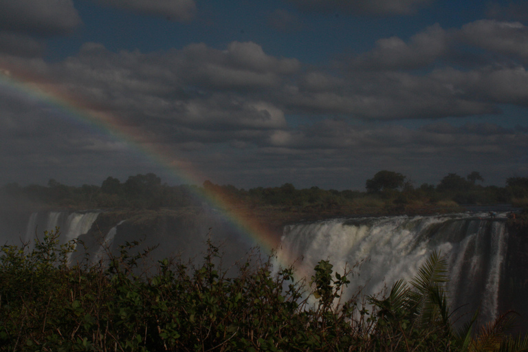 Traslado do aeroporto, passeio pelas Cataratas do Zimbábue e Zâmbia