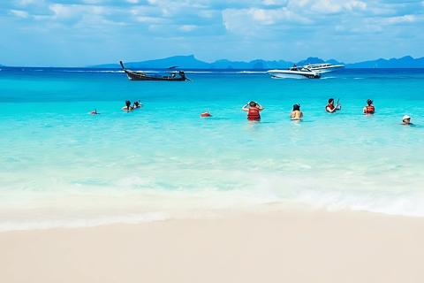 Phuket; Phi Phi, zatoka Maya, wyspa Bamboo i Rang łodzią motorową