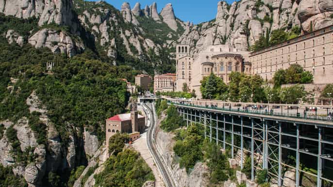 skiptheline barcelona montserrat tour with pickup