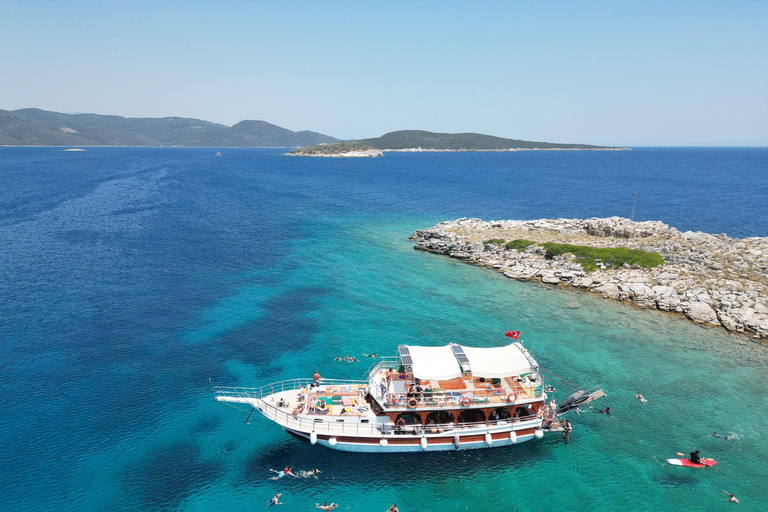 Bodrum: Orak Island and Meteor Bay Boat Tour with Lunch