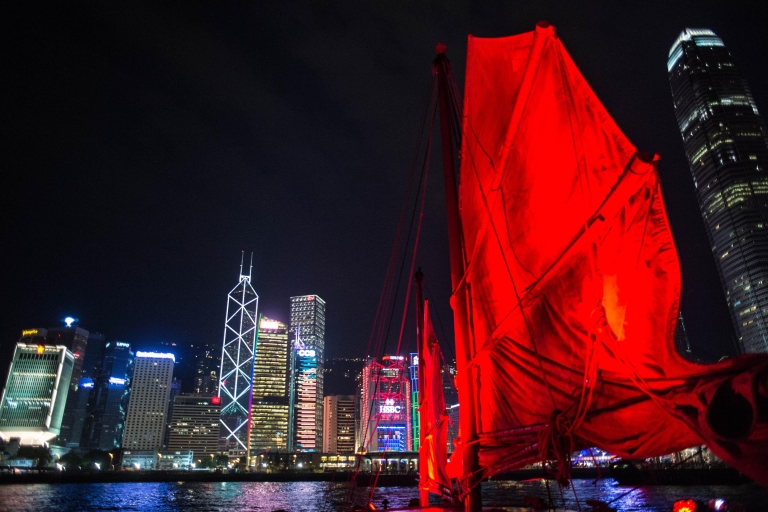 Hongkong: Victoria Harbour Antike BootstourSymphony of Lights Night Tour