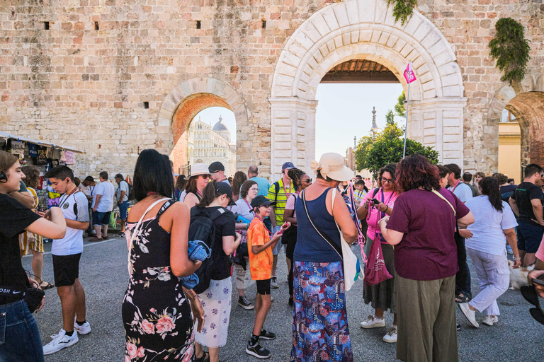 Von Florenz aus: Geführte Tagestour nach PisaHin- und Rücktransfer nur mit Reiseleitung