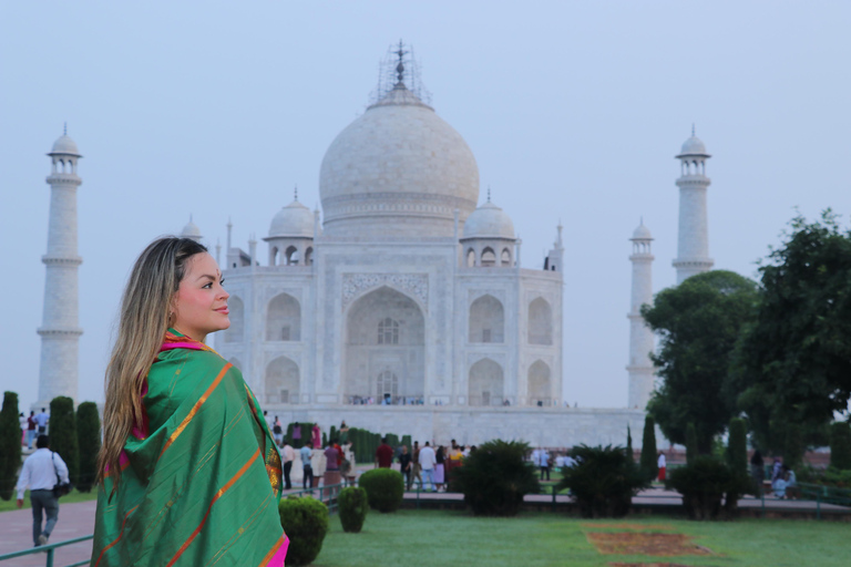 Agra: Taj Mahal Express Entry Ticket with Local Expert Guide Tour with Local Expert Tour Guide & Taj Mahal Entry Tickets