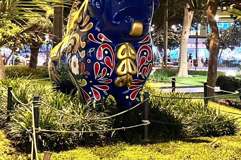 Lima: Miraflores Night Tour with Pisco Sour or Chilcano