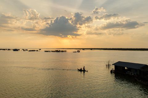 Tonlé Sapmeer: zonsondergangsboottocht met dinerbuffet