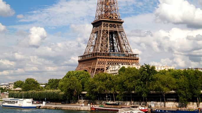 seine river cruise and moulin rouge show with champagne