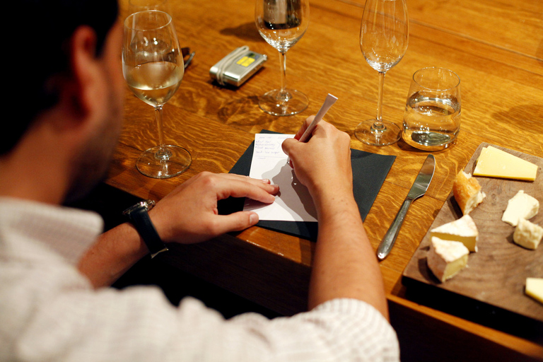 Paris: Aula de degustação de vinhos franceses com um sommelierExperiência Compartilhada