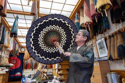 Kanazawa Samurai & Geisha Walk with 2 Craft Visits and Lunch - Image 3