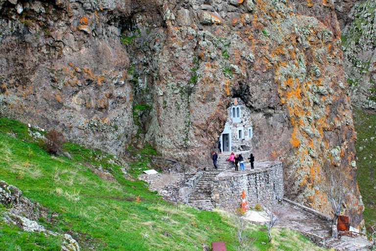 Yerevan: Tsaghkevank Monastery & Mughni Church Private Tour Yerevan: Private Tour Tsaghkevank Monastery & Mughni Church