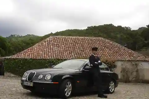 De Lisboa: Excursão de 1 dia a Sintra em carro de luxo ou minivan