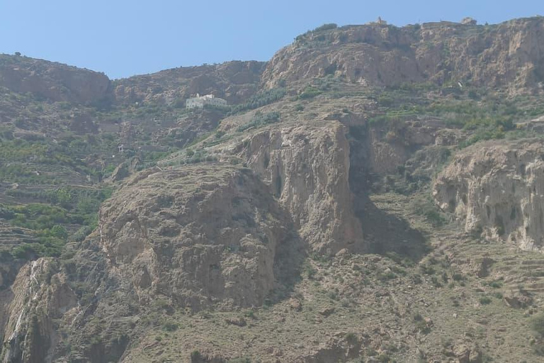 Muscat: Green Mountain with Castle, Fossil & Villages Tour