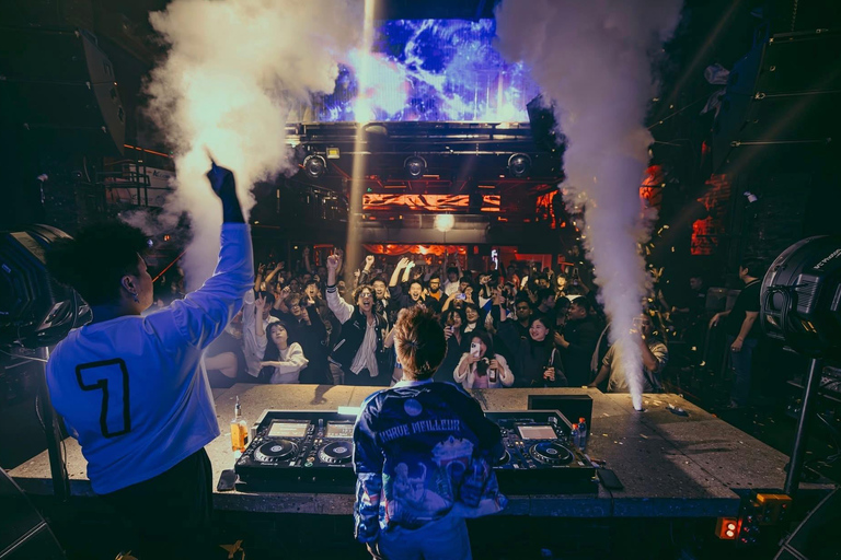 Hanoi Nightlife Bar Crawl: Music, Drinks & Good Vibes