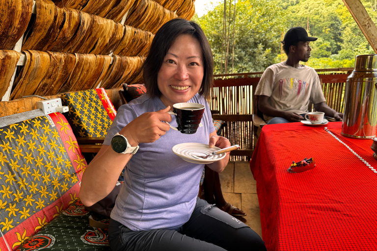 Arusha: Kaffeefarm-Tour mit Verkostung der lokalen Küche
